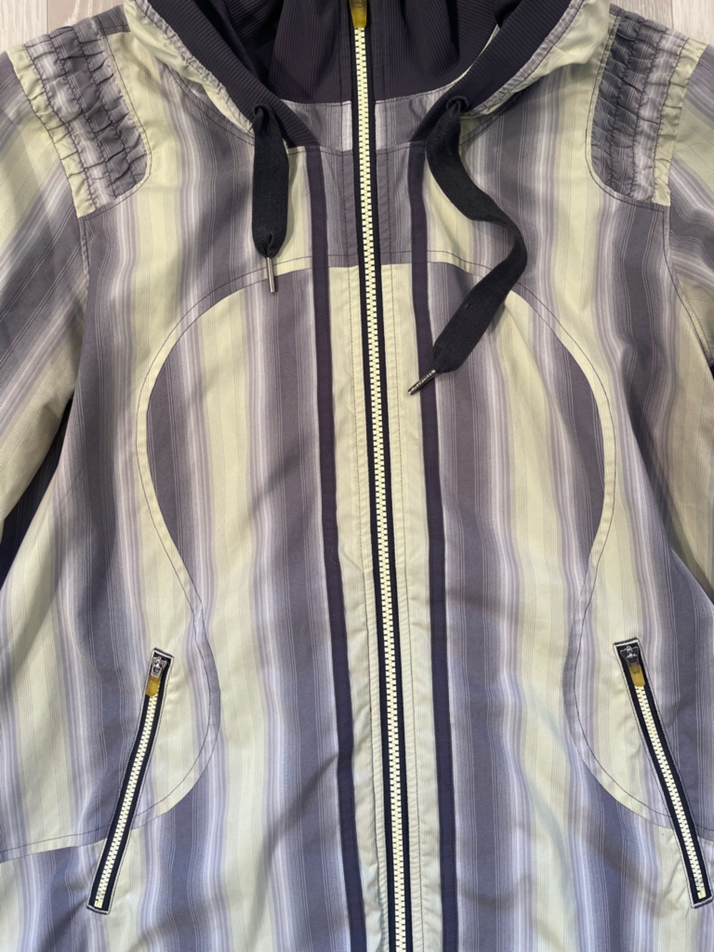 Lululemon Run Reflection Track & Field Jacket  Green Gray Stripes size 10 - Picture 6 of 15